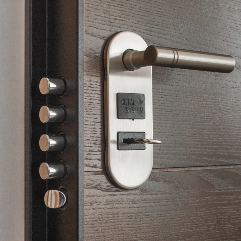 door-1089560_1920
